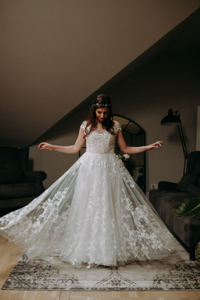 outdoor wedding in weranda home