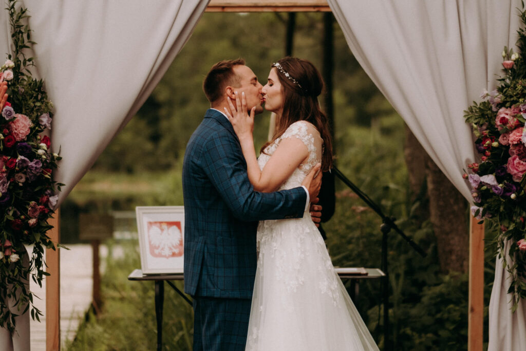 outdoor wedding in weranda home