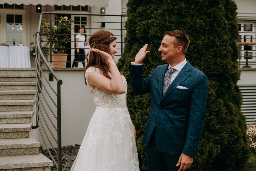 outdoor wedding in weranda home