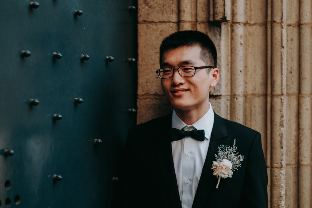 pre-wedding session in barcelona old quarter