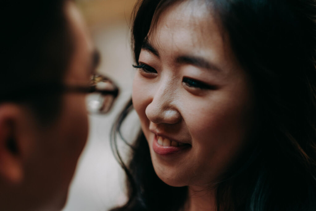 pre-wedding session in barcelona old quarter