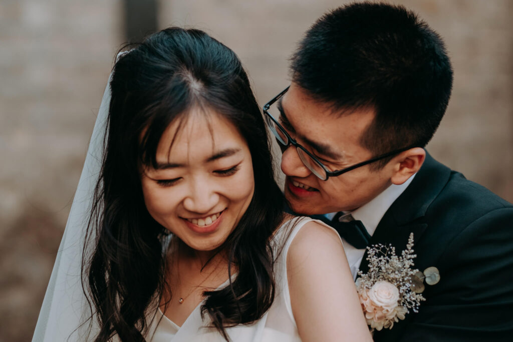 pre-wedding session in barcelona old quarter