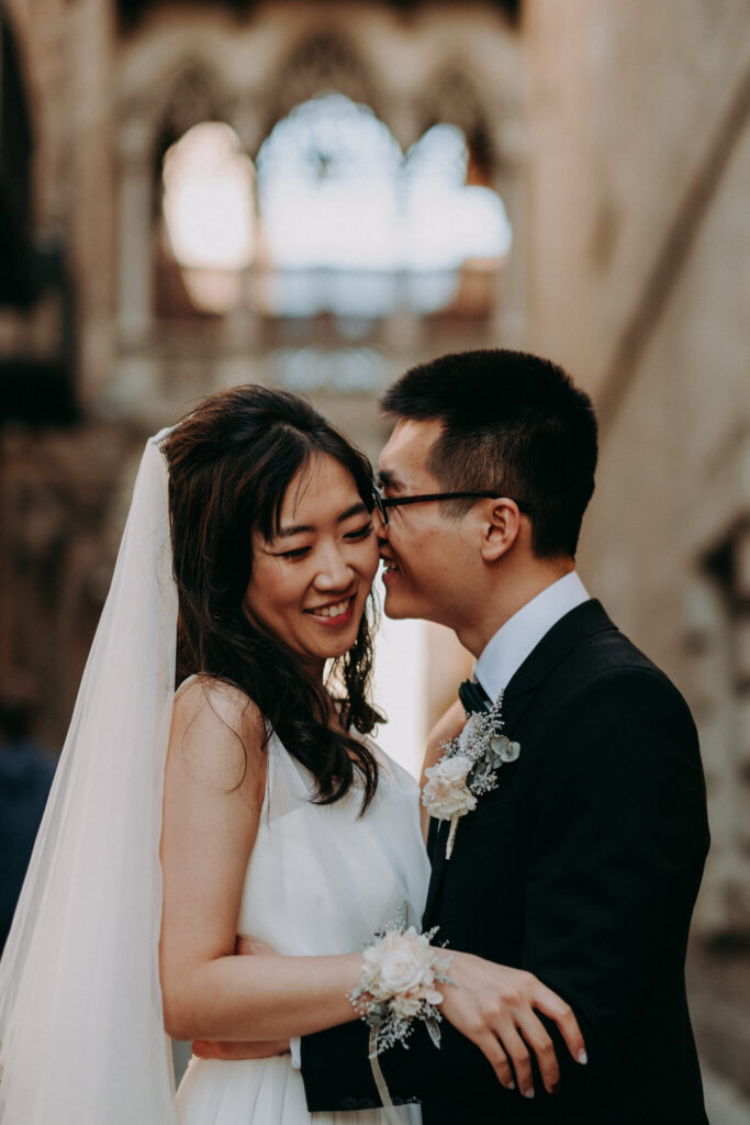 pre-wedding session in barcelona old quarter