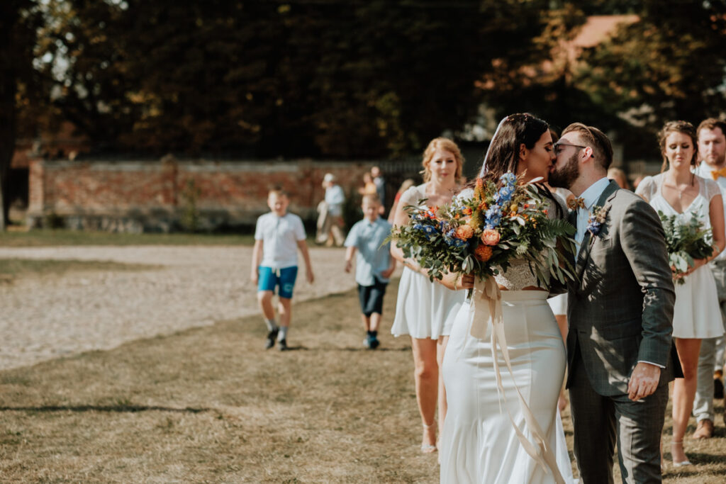 summer english wedding in folwark wasowo